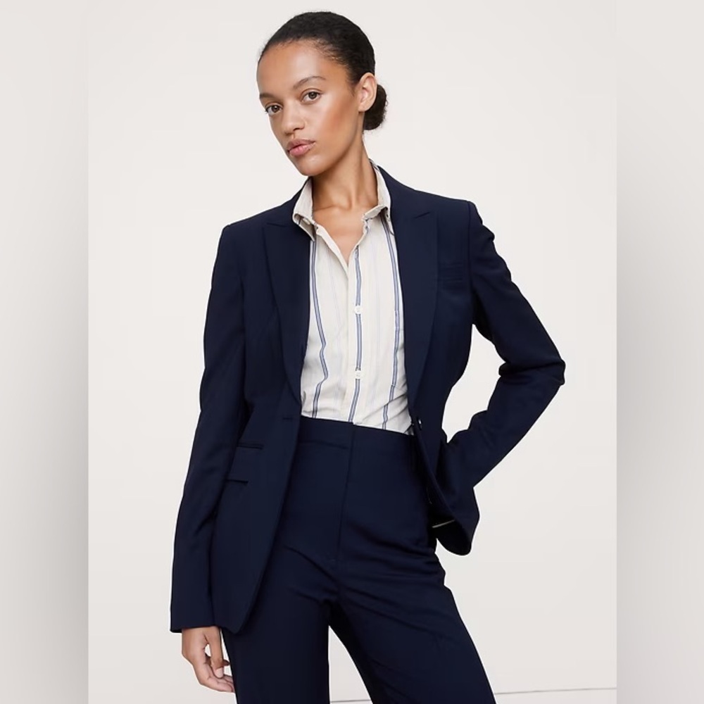 NEW! Banana Republic Navy Blue Slim Italian Wool Blazer - Multiple 🩷
